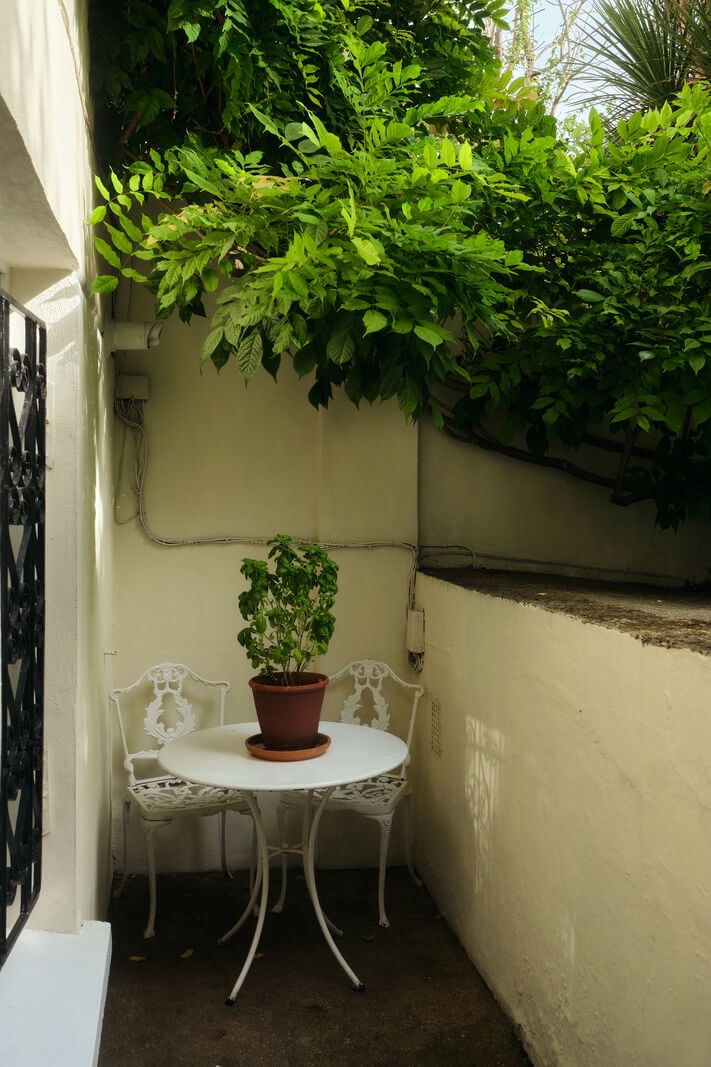 A One-Bedroom Maisonette with a Garden in London 14 small balcony