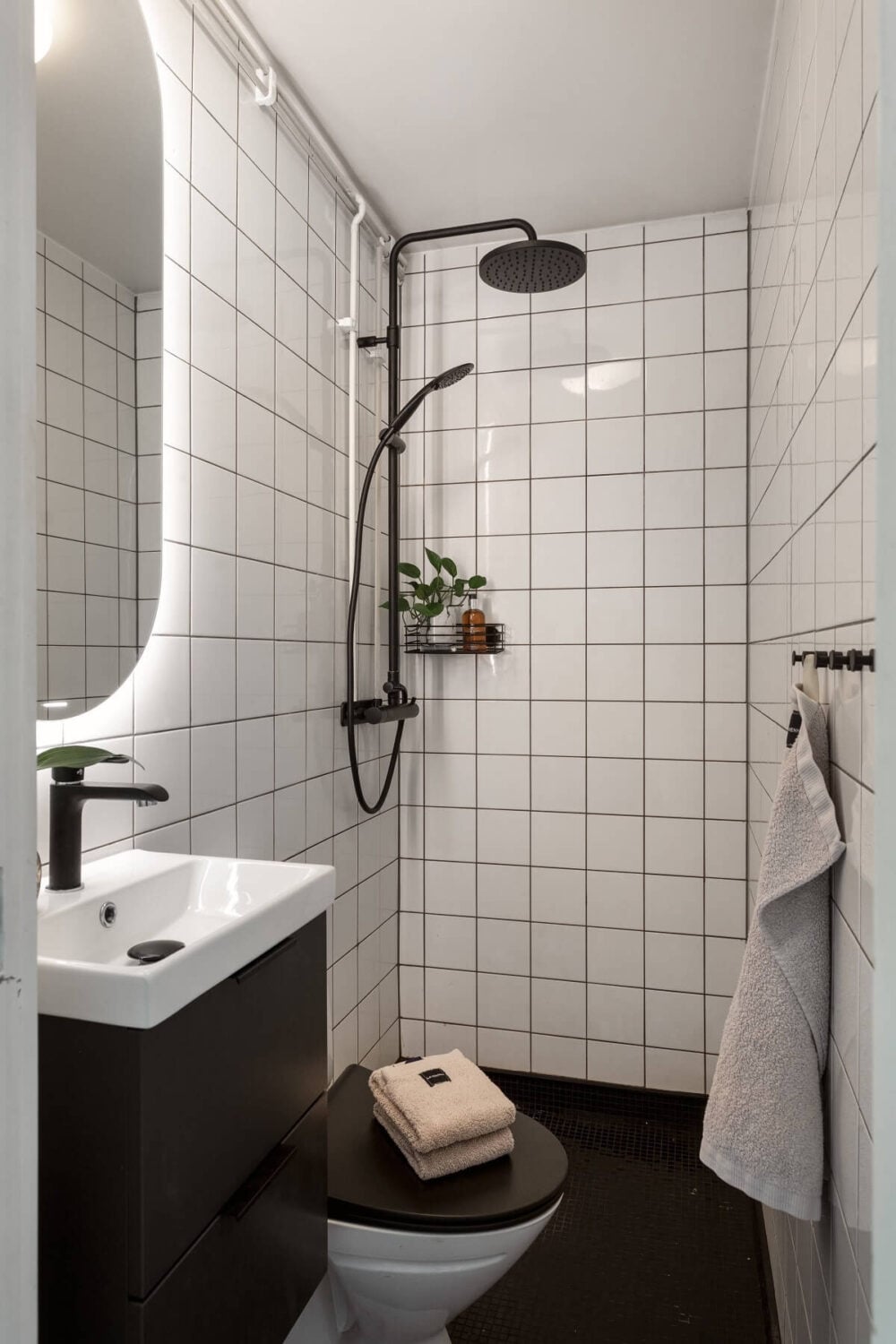 A Tiny Minimalistic Apartment in Stockholm 12 small black and white bathroom