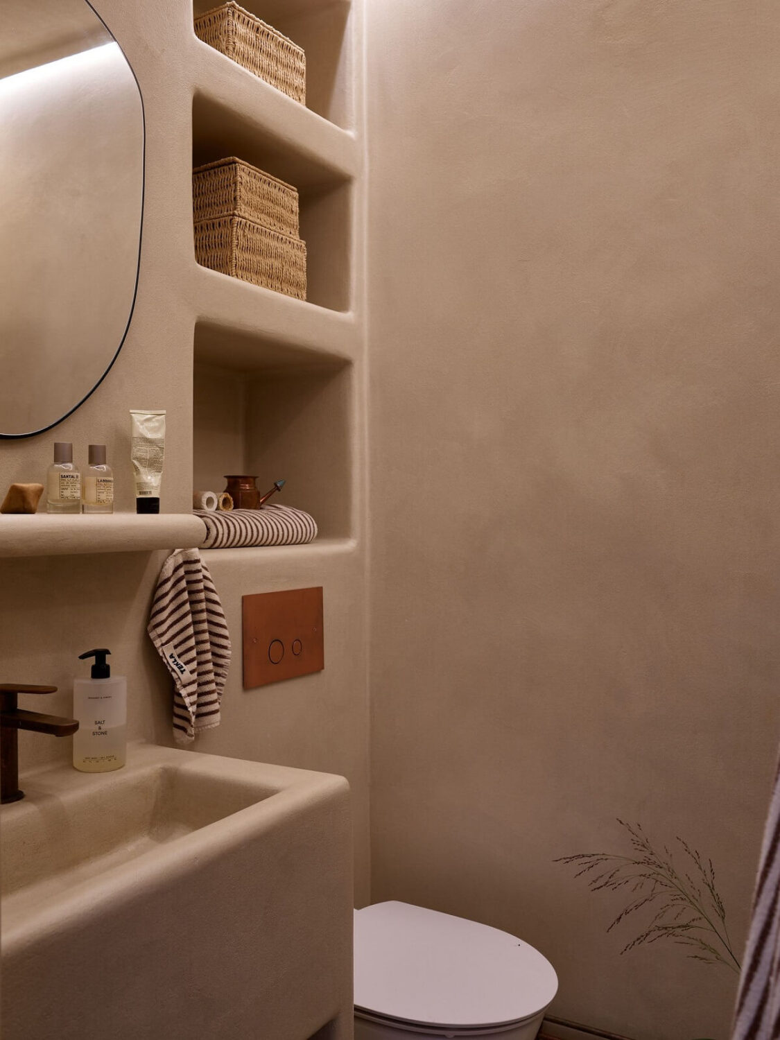 A Studio Apartment with Plaster Walls and a Walnut Kitchen 15 tiny gray bathroom with shelves