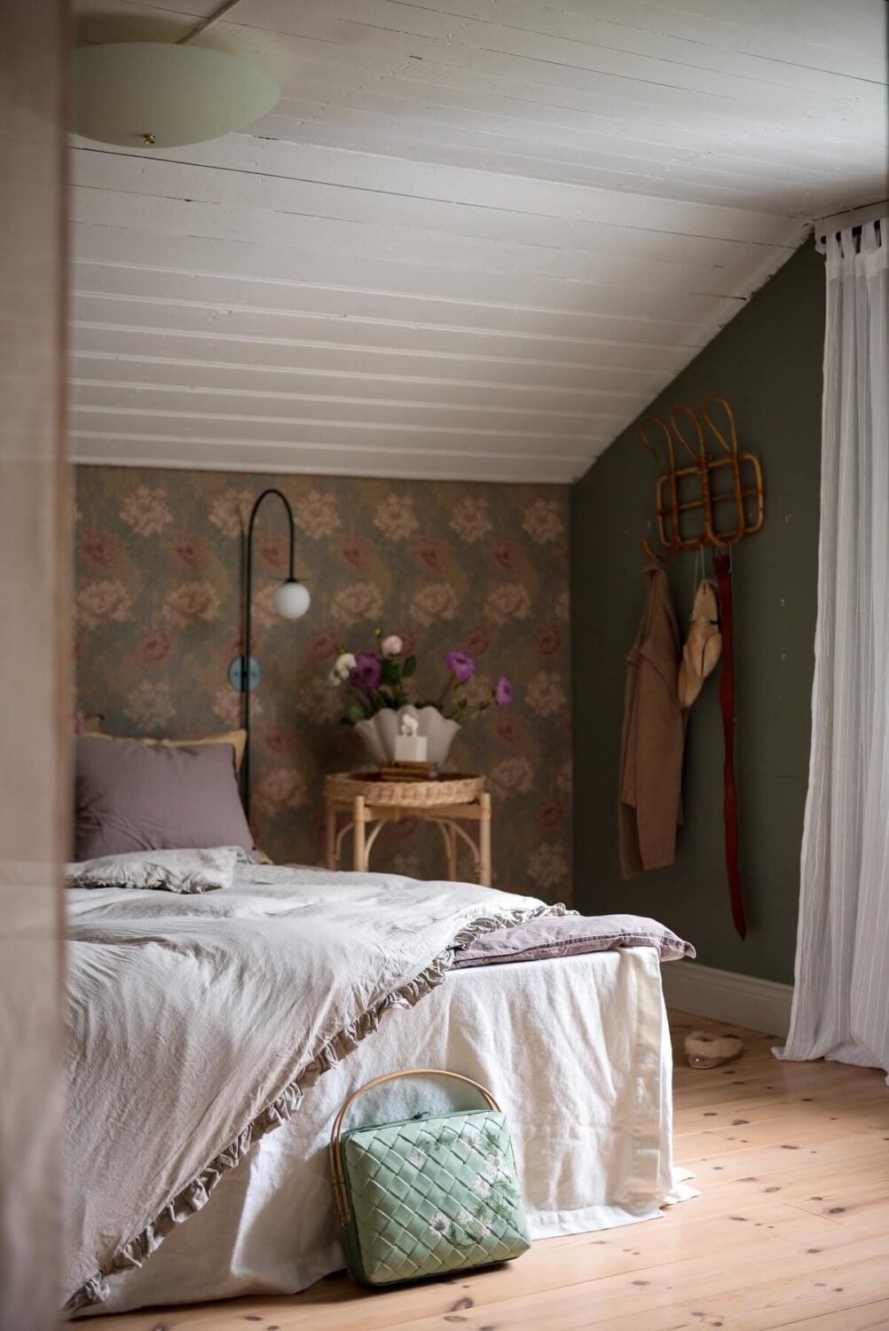 A Charming Country House with a Pink Dining Room and Wallpapers 20 william morris wallpaper bedroom