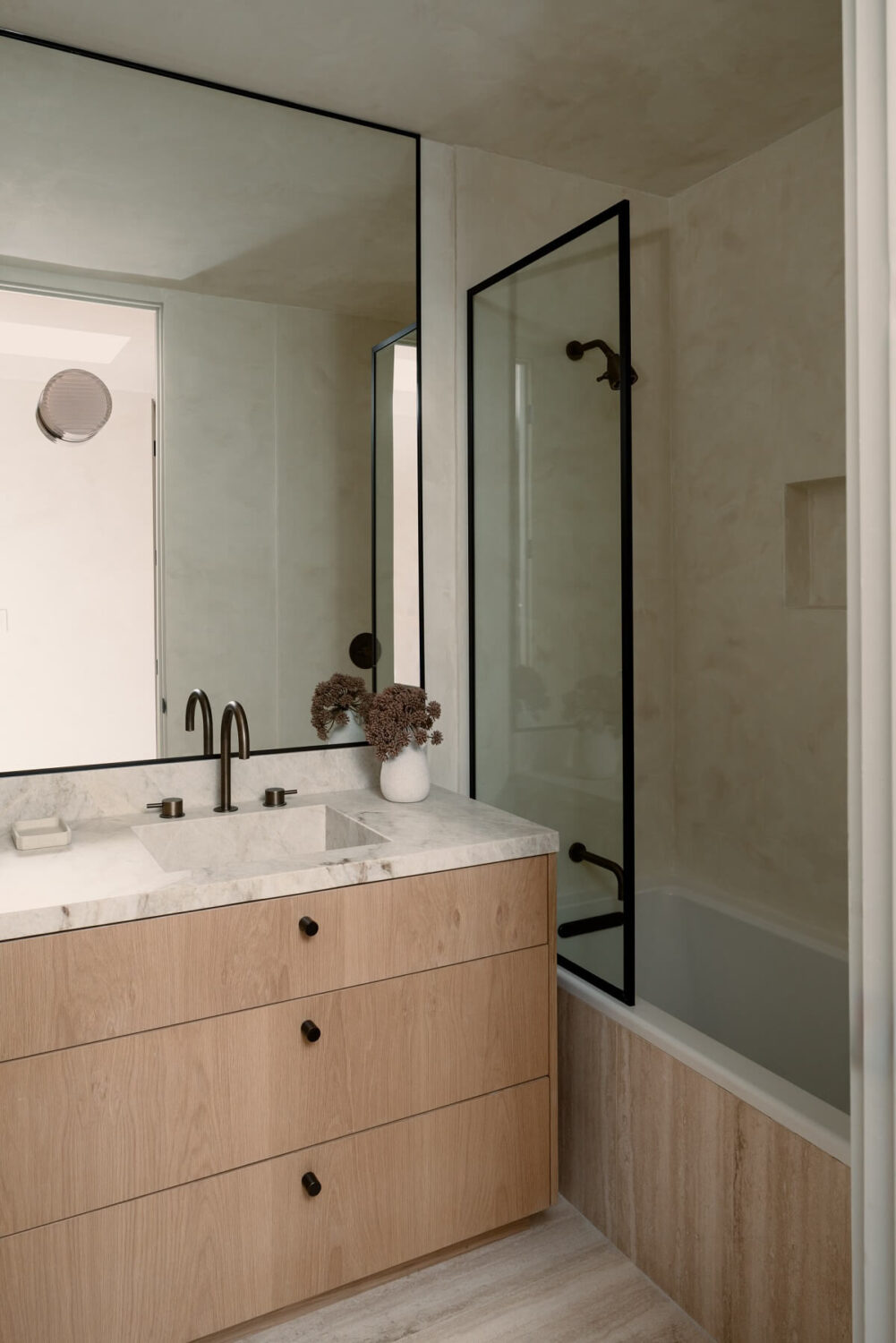 Nature-Inspired Elements and Contemporary Design in a Midcentury Home 23 16632 Park Lane Circle - Evan Ramzi - MLS-45