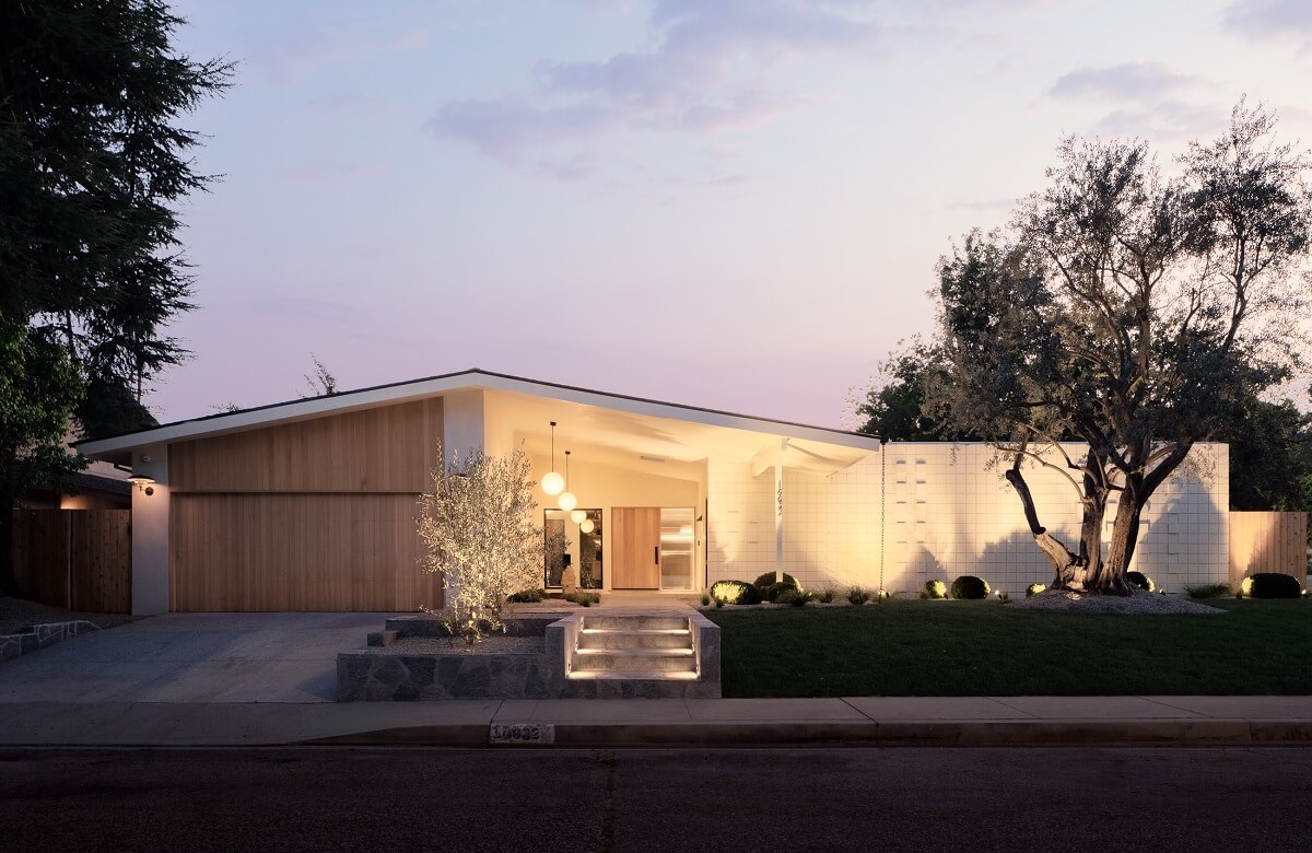 Nature-Inspired Elements and Contemporary Design in a Midcentury Home 35 16632 Park Lane Circle - Evan Ramzi - MLS-46