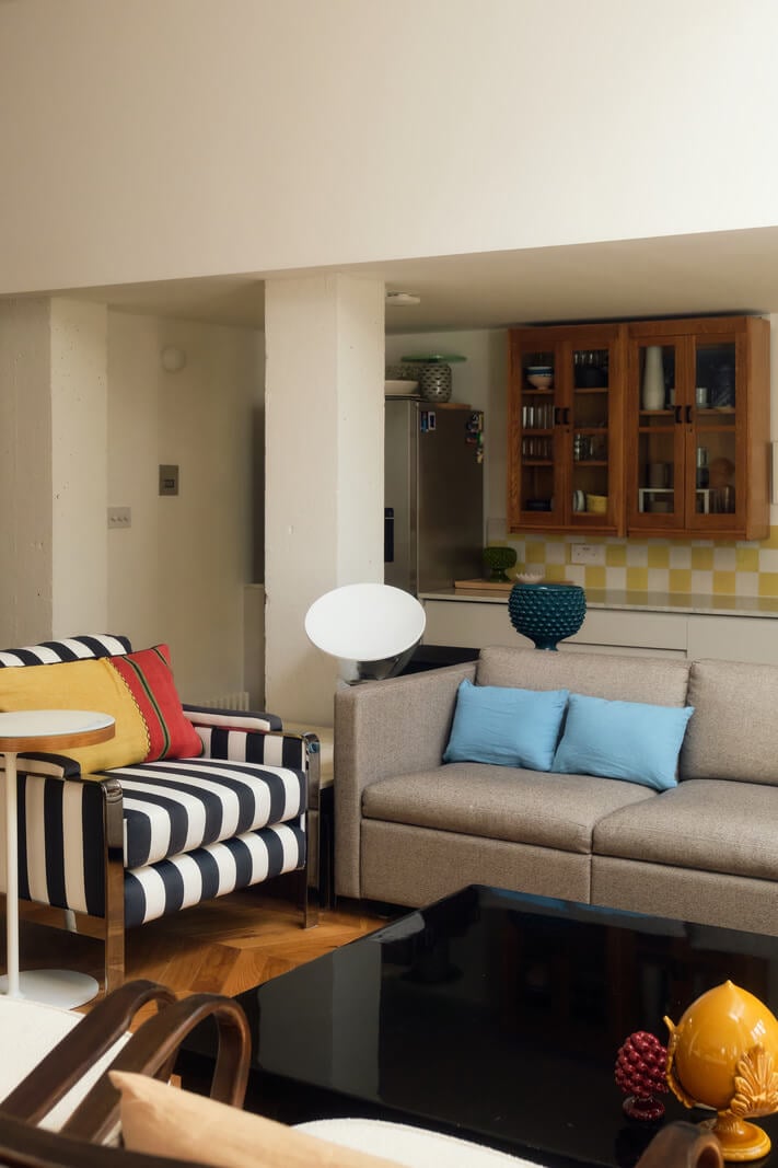 Bold Colors and High Ceilings in a London Duplex Apartment 6 a0O6700000pBvWVEA0 N16 webres Bold Colors and High Ceilings in a London Duplex Apartment