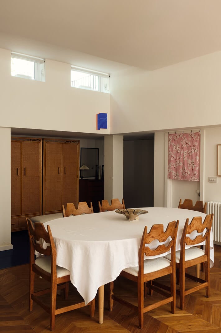 Bold Colors and High Ceilings in a London Duplex Apartment 13 a0O6700000pBvWVEA0 N17 webres Bold Colors and High Ceilings in a London Duplex Apartment