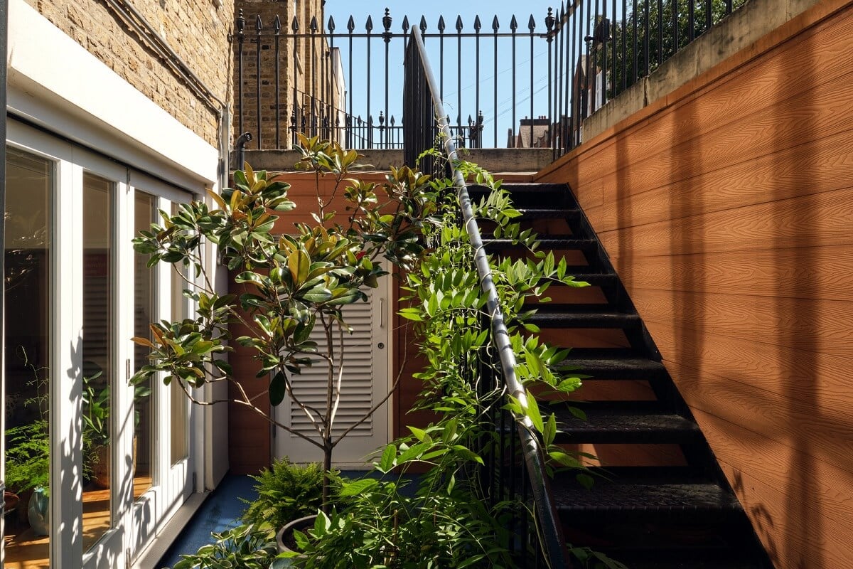 Bold Colors and High Ceilings in a London Duplex Apartment 19 a0O6700000pBvWVEA0 N35 webres Bold Colors and High Ceilings in a London Duplex Apartment