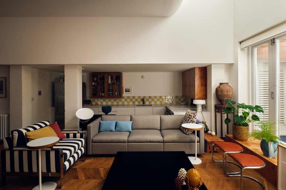 Bold Colors and High Ceilings in a London Duplex Apartment 4 a0O6700000pBvWVEA0 N6 webres Bold Colors and High Ceilings in a London Duplex Apartment