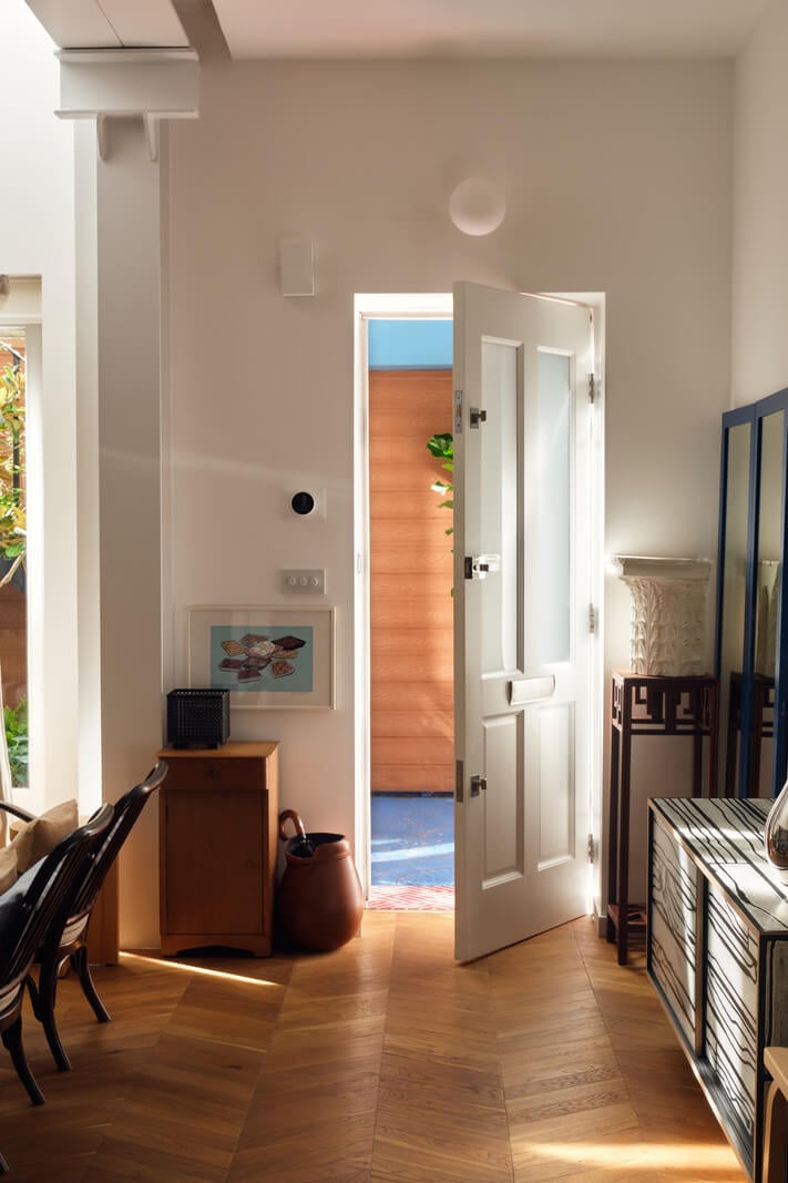 Bold Colors and High Ceilings in a London Duplex Apartment 8 a0O6700000pBvWVEA0 N8 webres Bold Colors and High Ceilings in a London Duplex Apartment