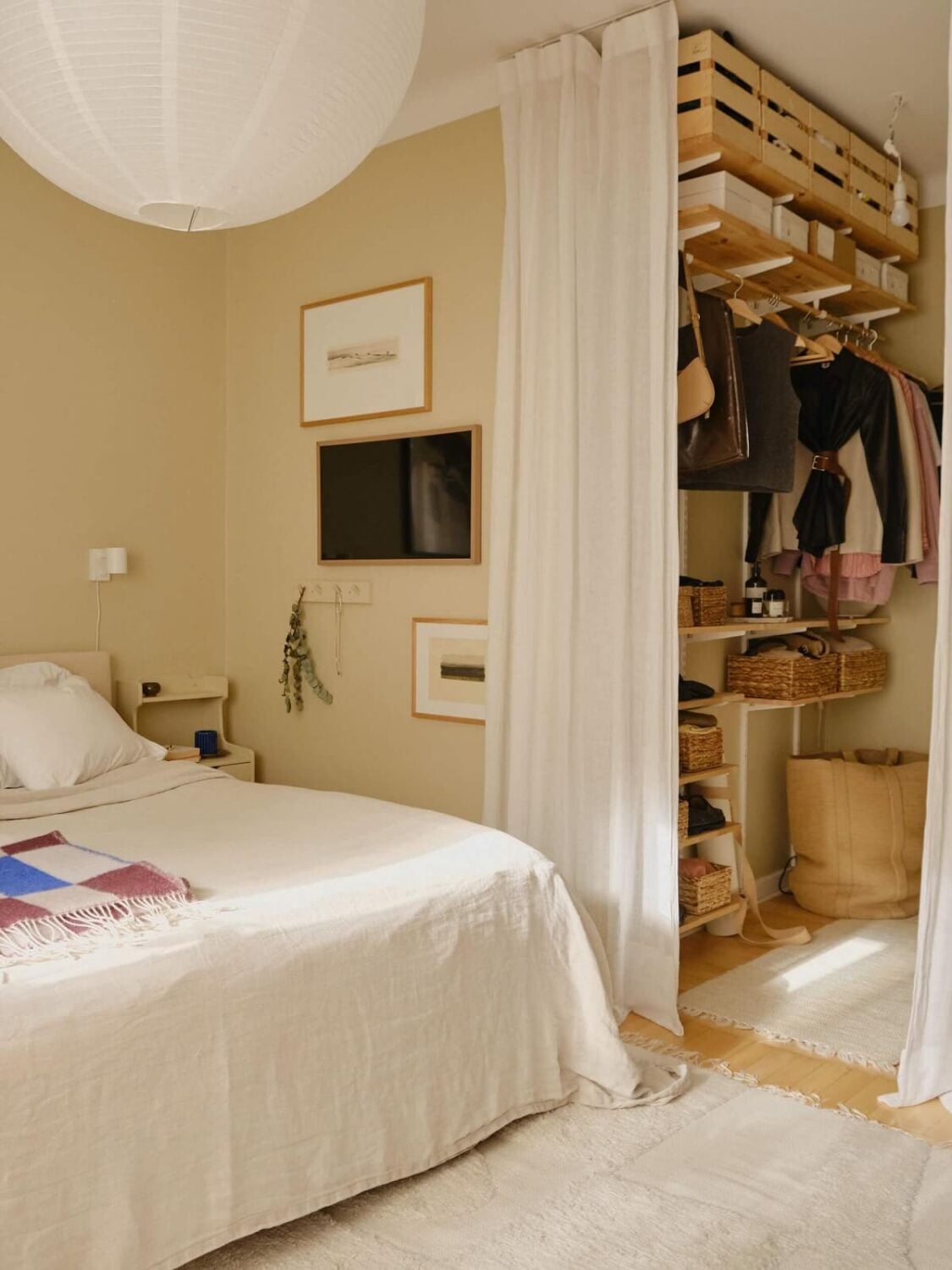 A Beautiful Calm and Natural Apartment with a Green Kitchen 19 calm light bedroom with small walk in closet