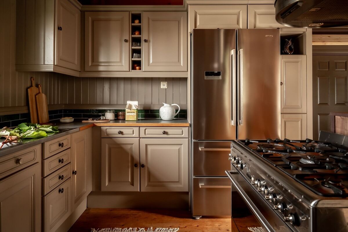 A Warm Scandinavian Log House with a Green Roof 13 classic kitchen log house