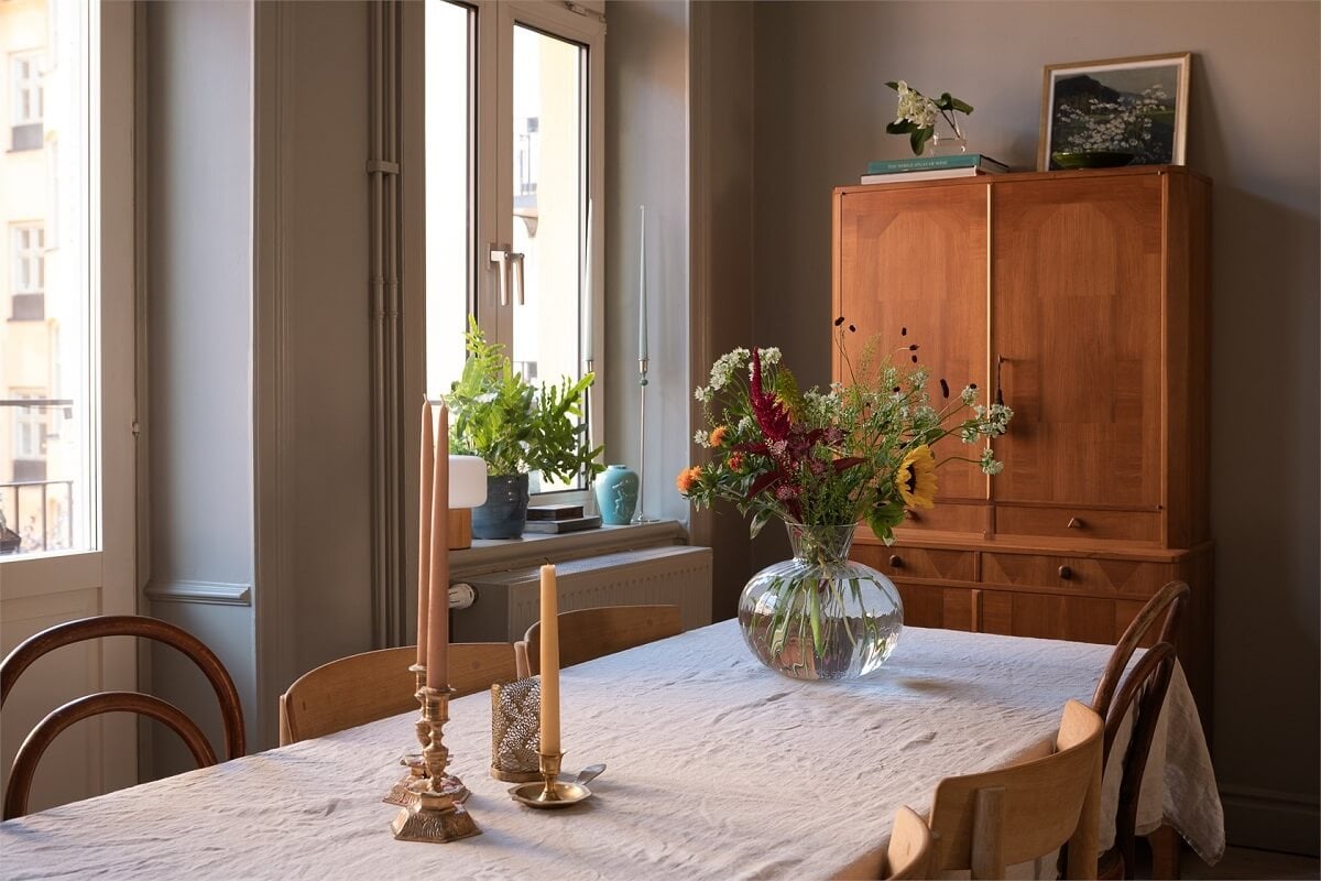 A Turn-of-the-Century Apartment with a Dark Blue Bedroom - Revisited 6 dining table detail