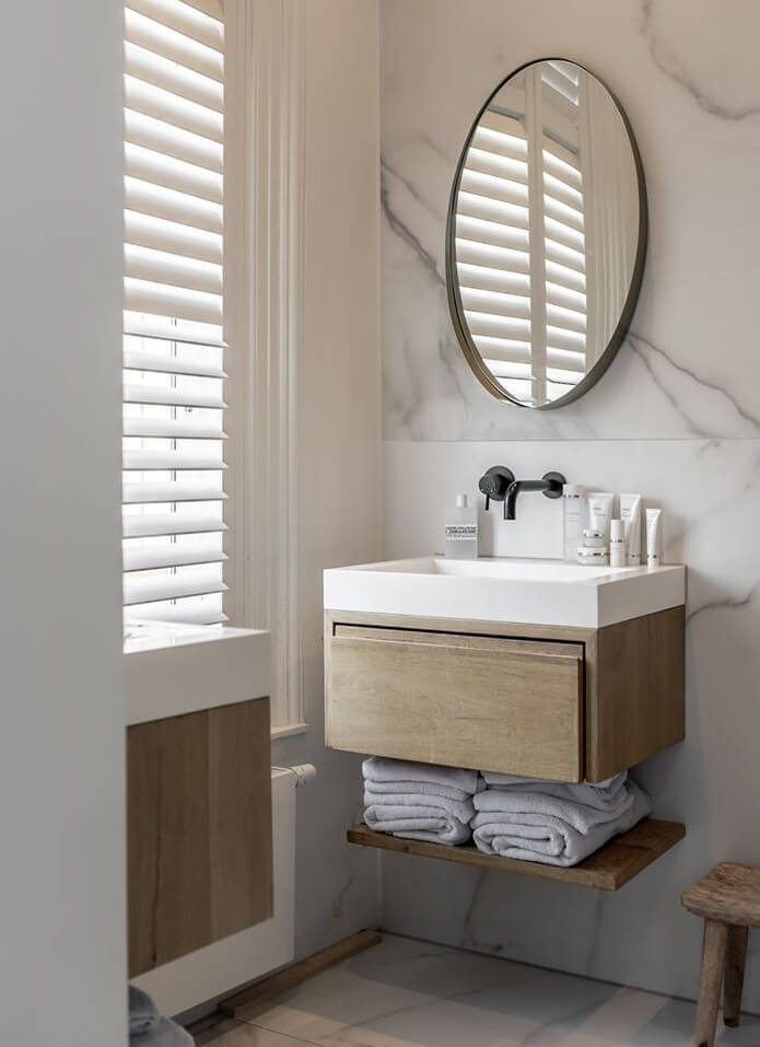 A Beautiful Monumental Villa with Green Color Accents 17 en suite bathroom