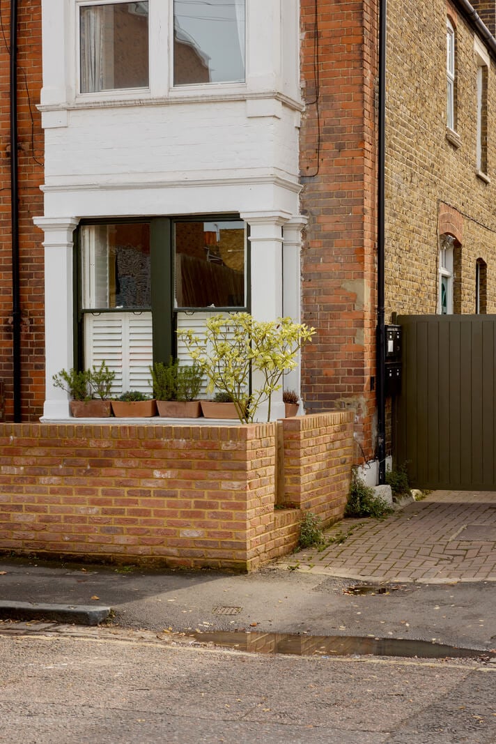A Beautiful Color Palette in a Victorian London Apartment 19 exterior london apartment A Beautiful Color Palette in a Victorian London Apartment