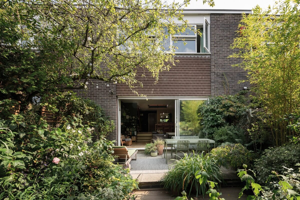 A Beautiful Mid-Century House in London 20 garden