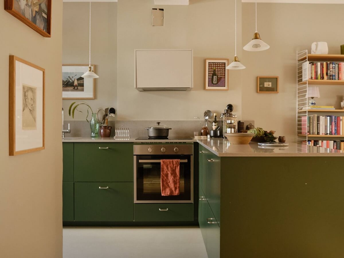 A Beautiful Calm and Natural Apartment with a Green Kitchen 8 green kitchen cupboards