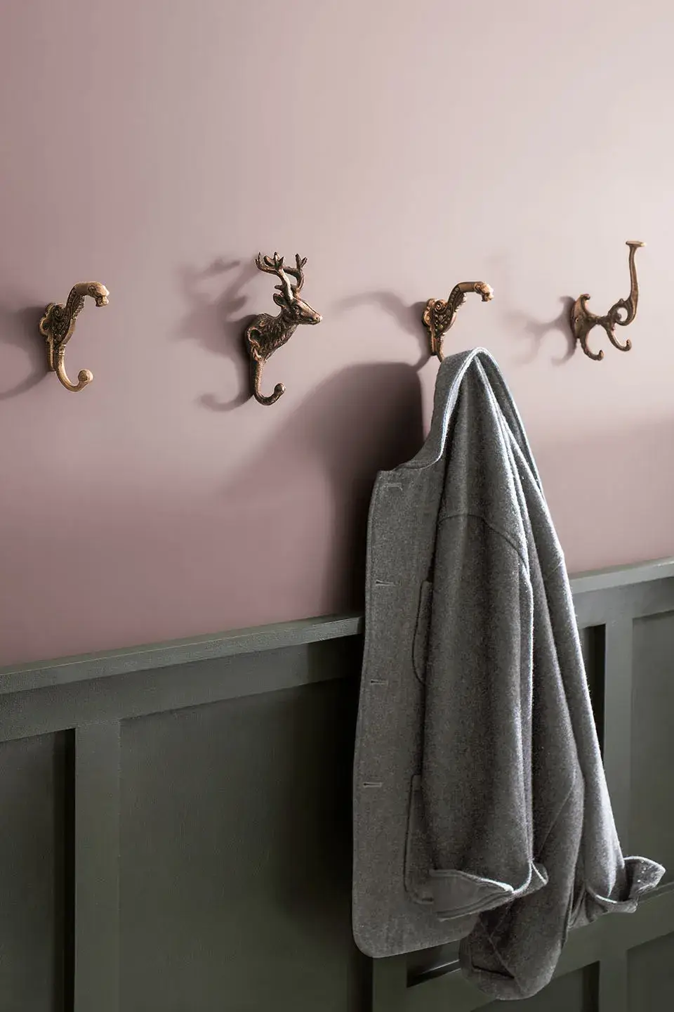 Benjamin Moore Color of the Year 2025: Cinnamon Slate 20 hallway benjamin moore color of the year 2025 cinnamon slate nordroom Benjamin Moore Color of the Year 2025: Cinnamon Slate