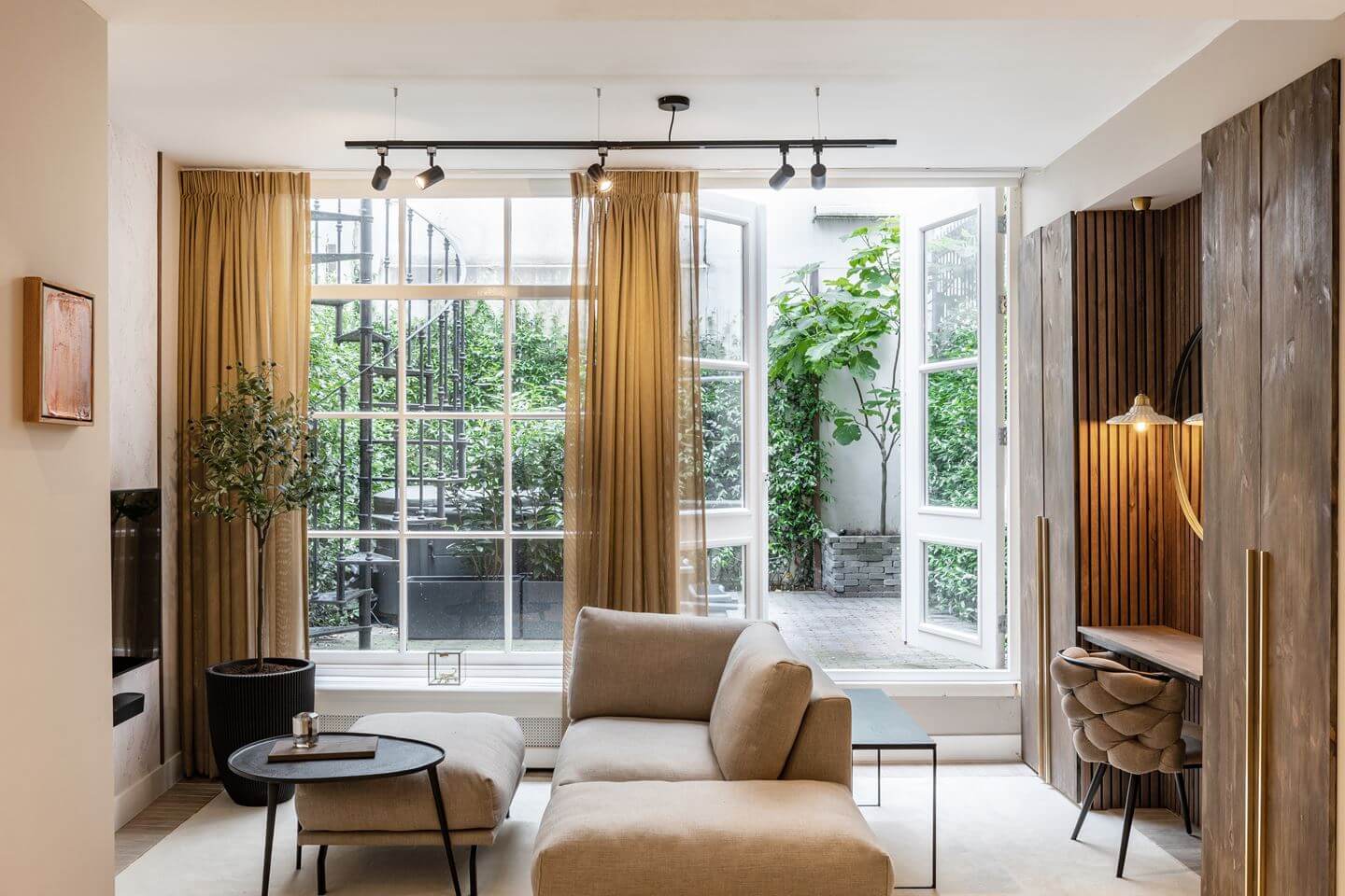Hotel-Style Interiors in an Amsterdam Canal House 19 hotel style bedroom with sitting area