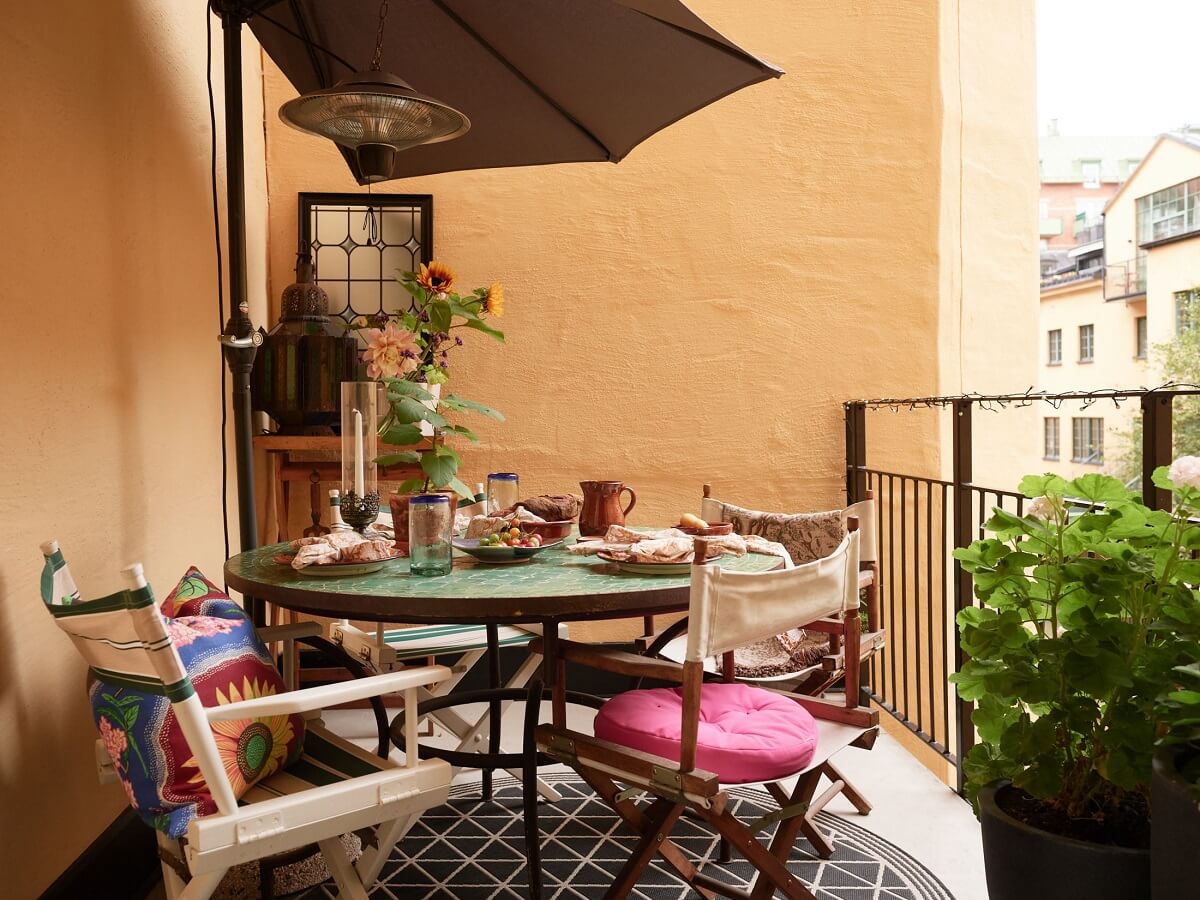 Beautiful Historic Details in a Large and Inviting Family Apartment 18 large balcony
