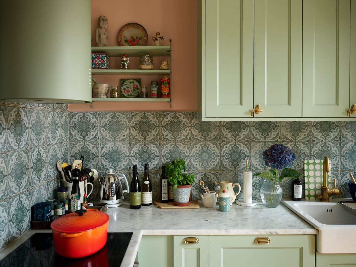 Pink and Green Rooms and Charming Wallpapers in a Family Apartment 3 light green kitchen detail