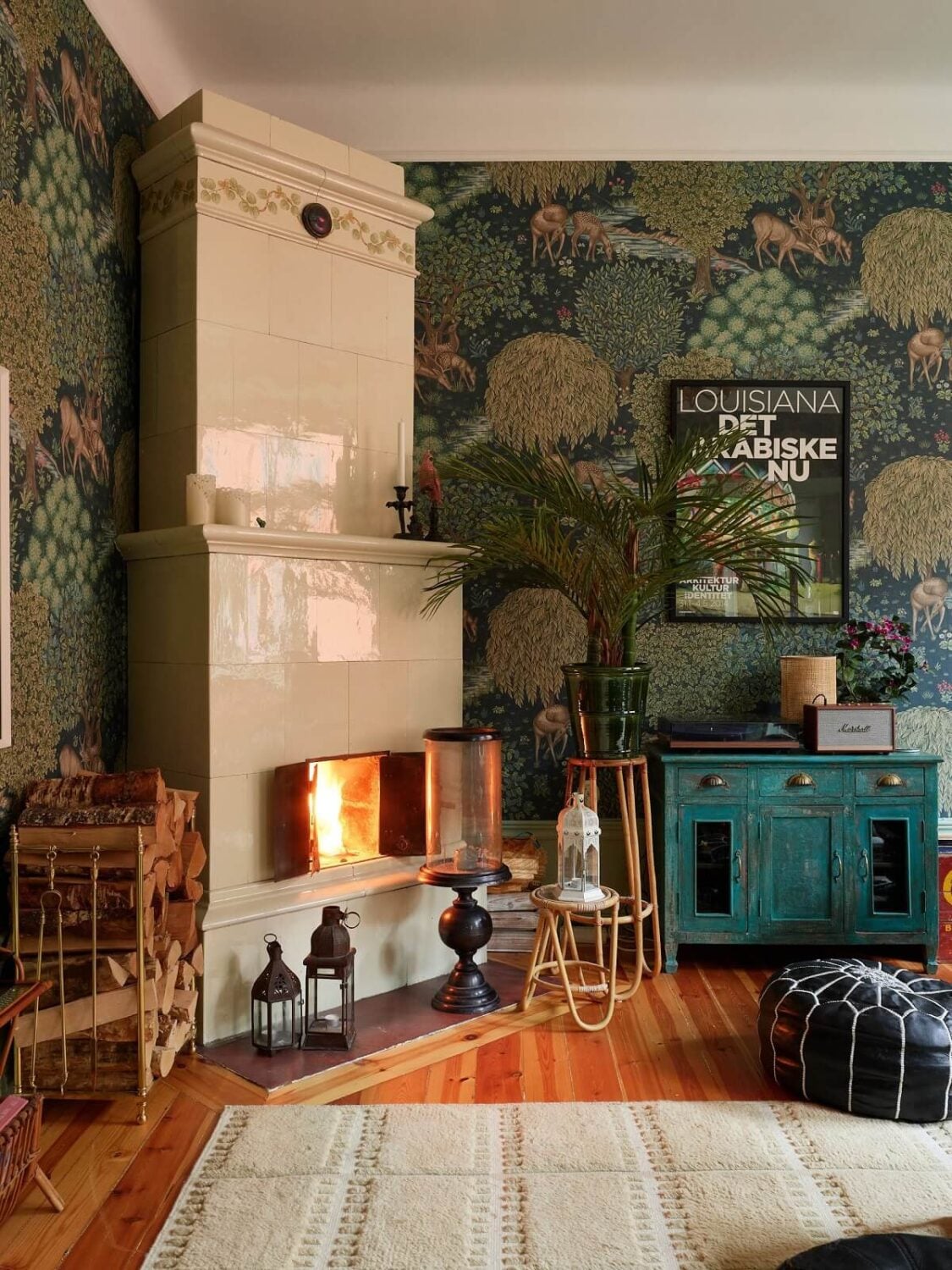 Pink and Green Rooms and Charming Wallpapers in a Family Apartment 19 living room fireplace