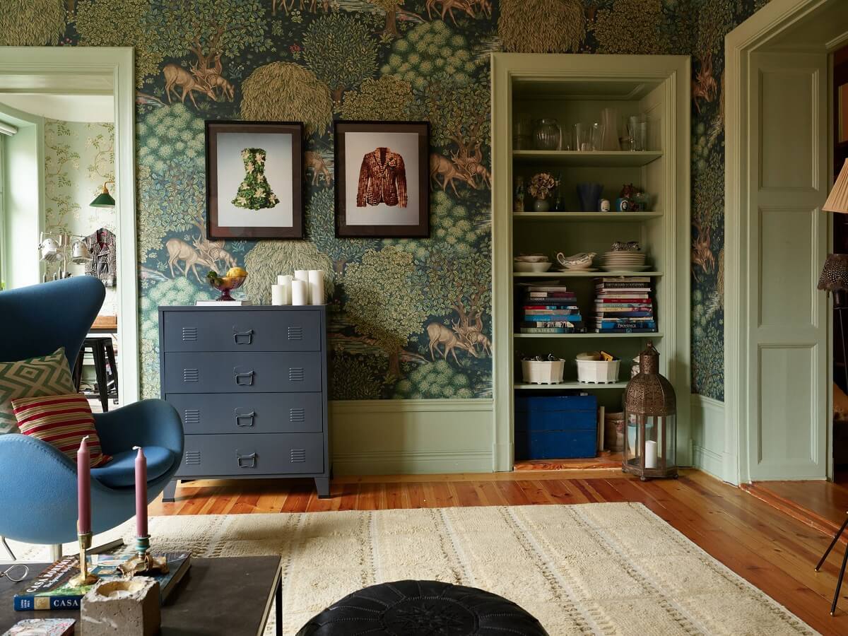 Pink and Green Rooms and Charming Wallpapers in a Family Apartment 18 living room green wallpaper built in bookcase