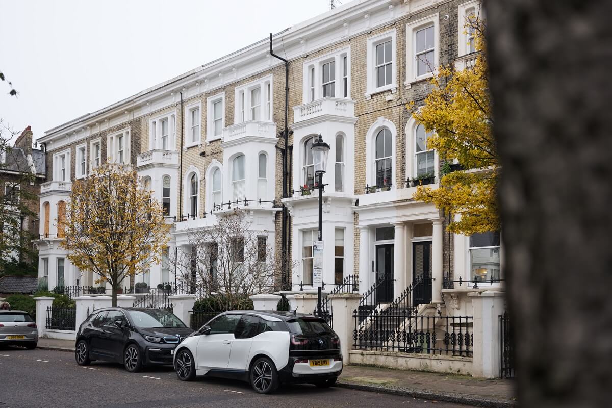 A Beautiful One-Bedroom Apartment with Plants and Period Features 17 london townhouses