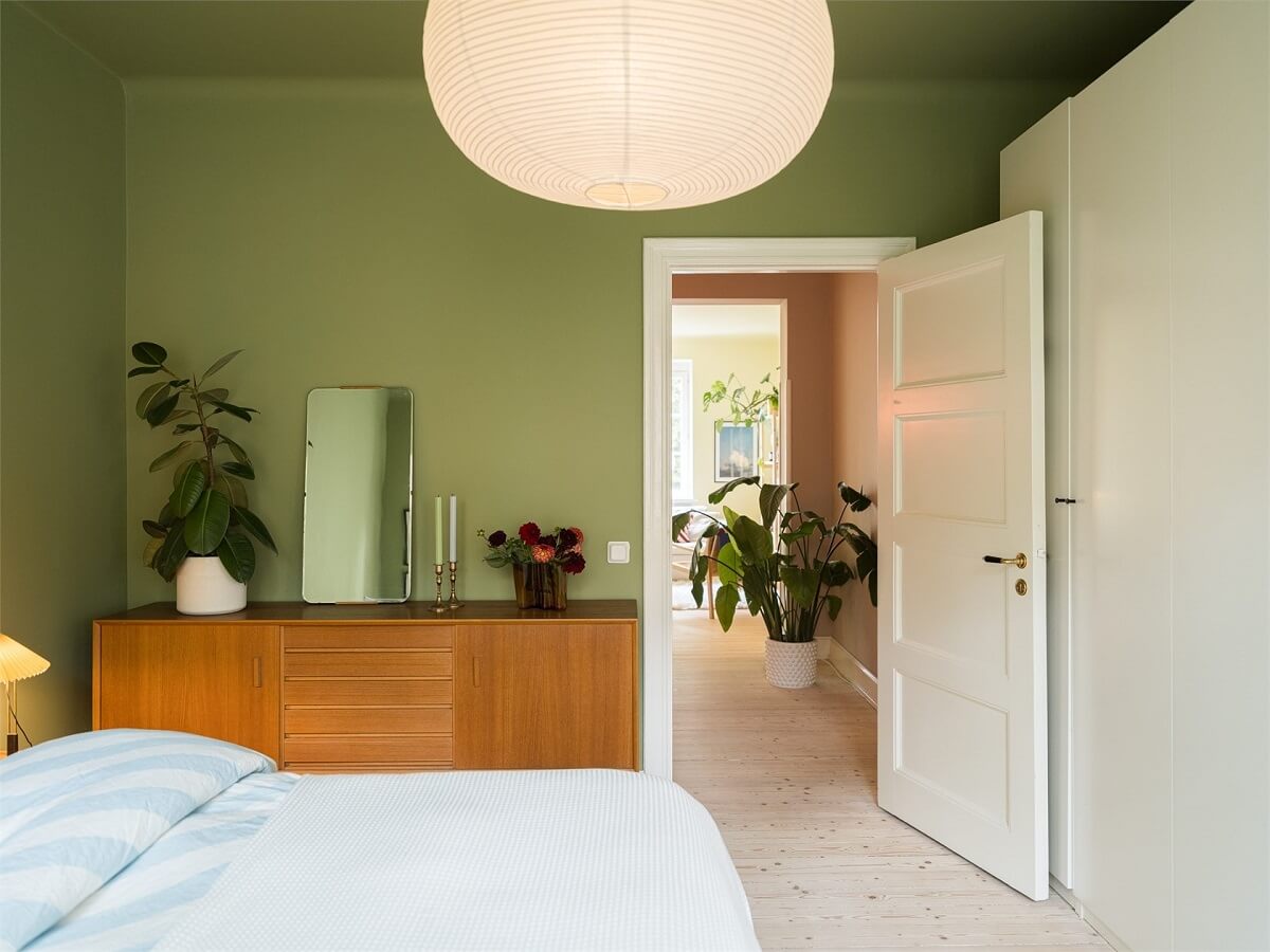 Colorful and Light Rooms in a Swedish One-Bedroom Apartment 15 olor drenched green bedroom Colorful and Light Rooms in a Swedish One-Bedroom Apartment