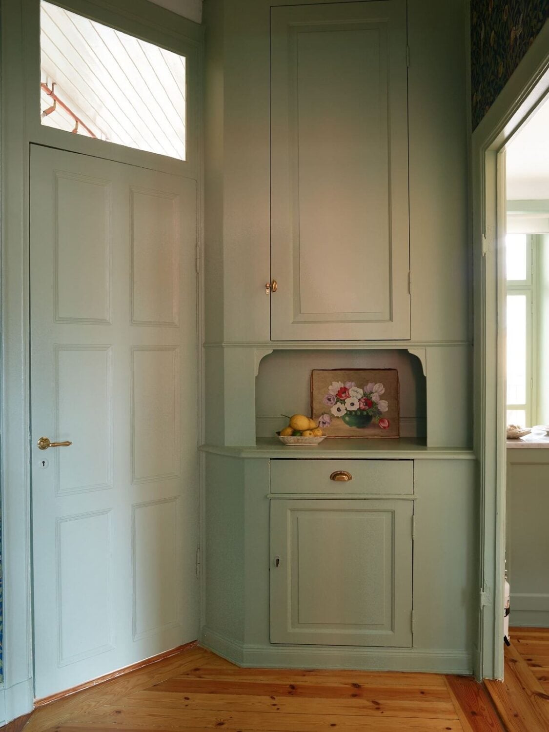 Pink and Green Rooms and Charming Wallpapers in a Family Apartment 13 original built in cabinet