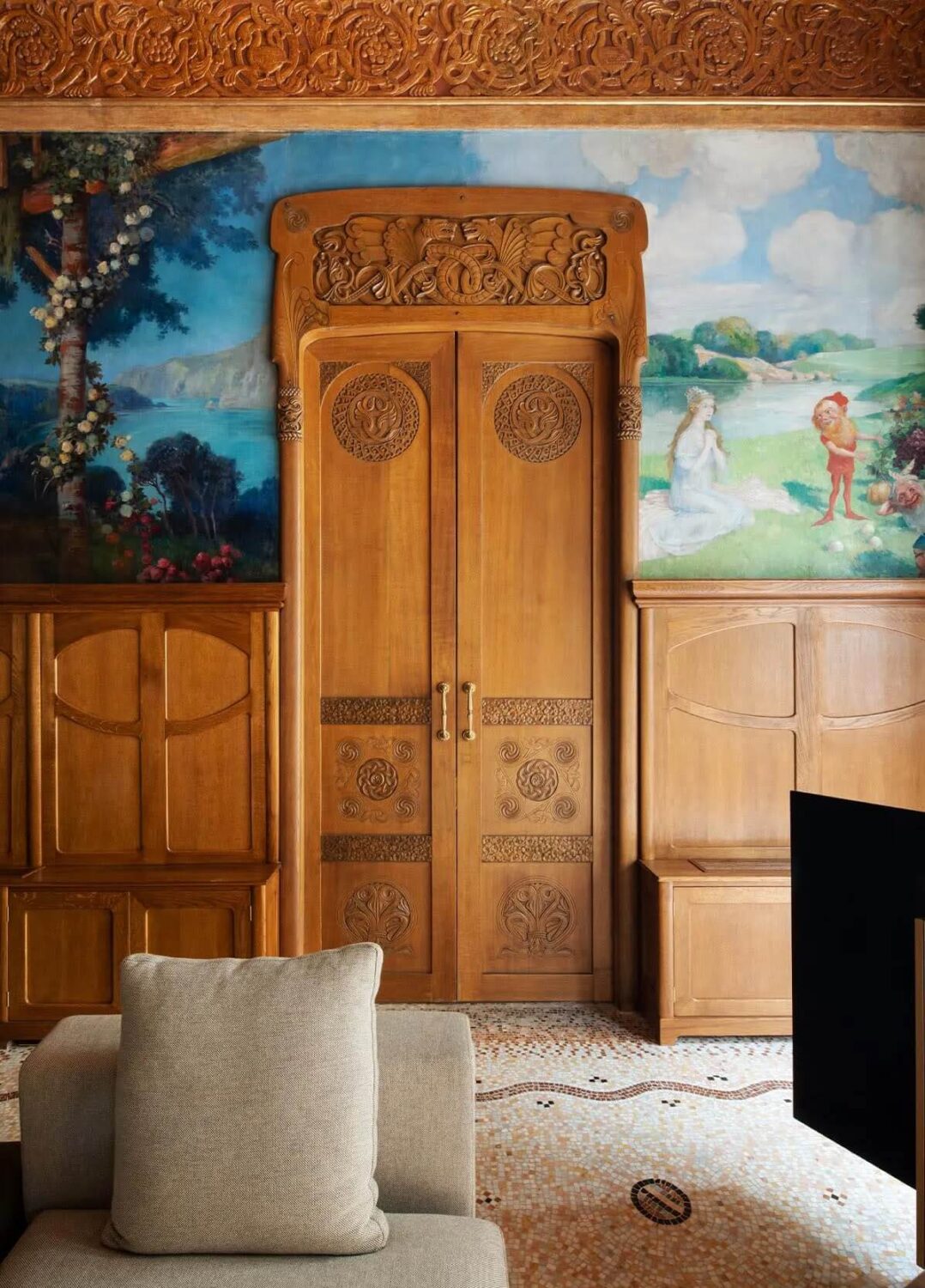An Eclectic Mix of Modernist Elements and Luxurious Finishes in Barcelona 3 palace living room wall mural
