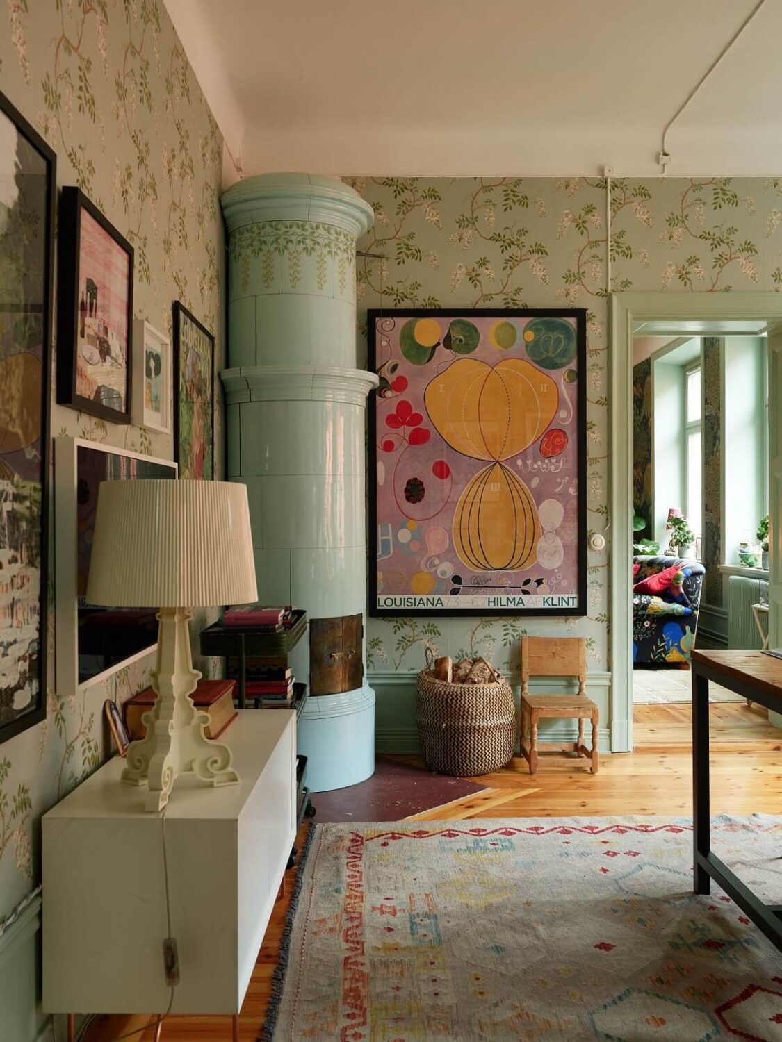 Pink and Green Rooms and Charming Wallpapers in a Family Apartment 25 pastel blue fireplace