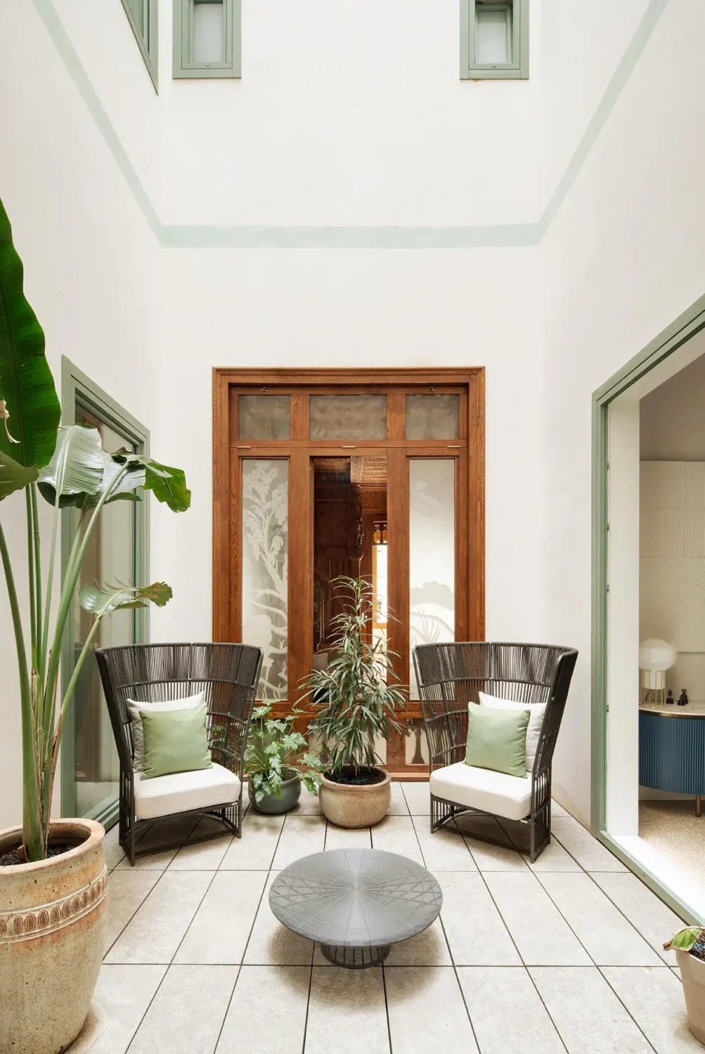An Eclectic Mix of Modernist Elements and Luxurious Finishes in Barcelona 8 patio barcelona apartment