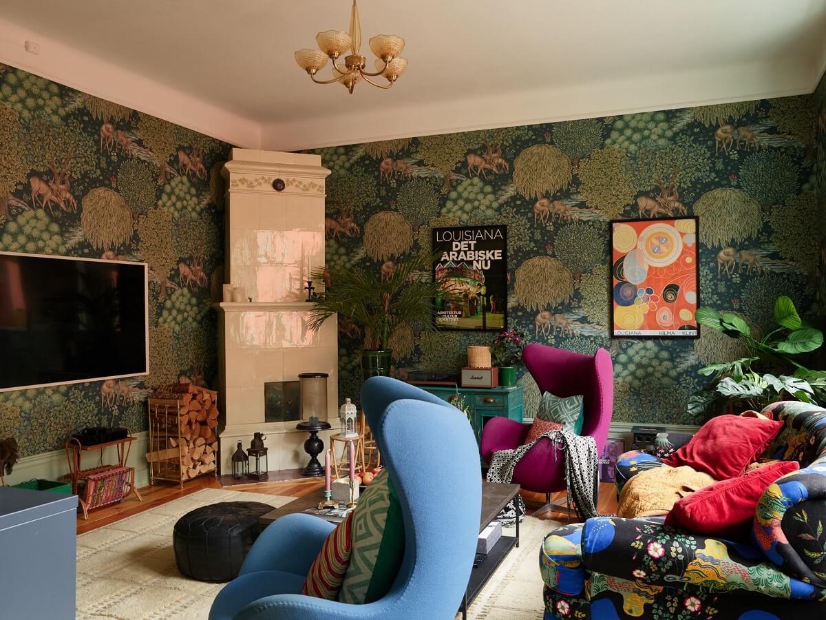 Pink and Green Rooms and Charming Wallpapers in a Family Apartment 16 pink green blue living room with fireplace