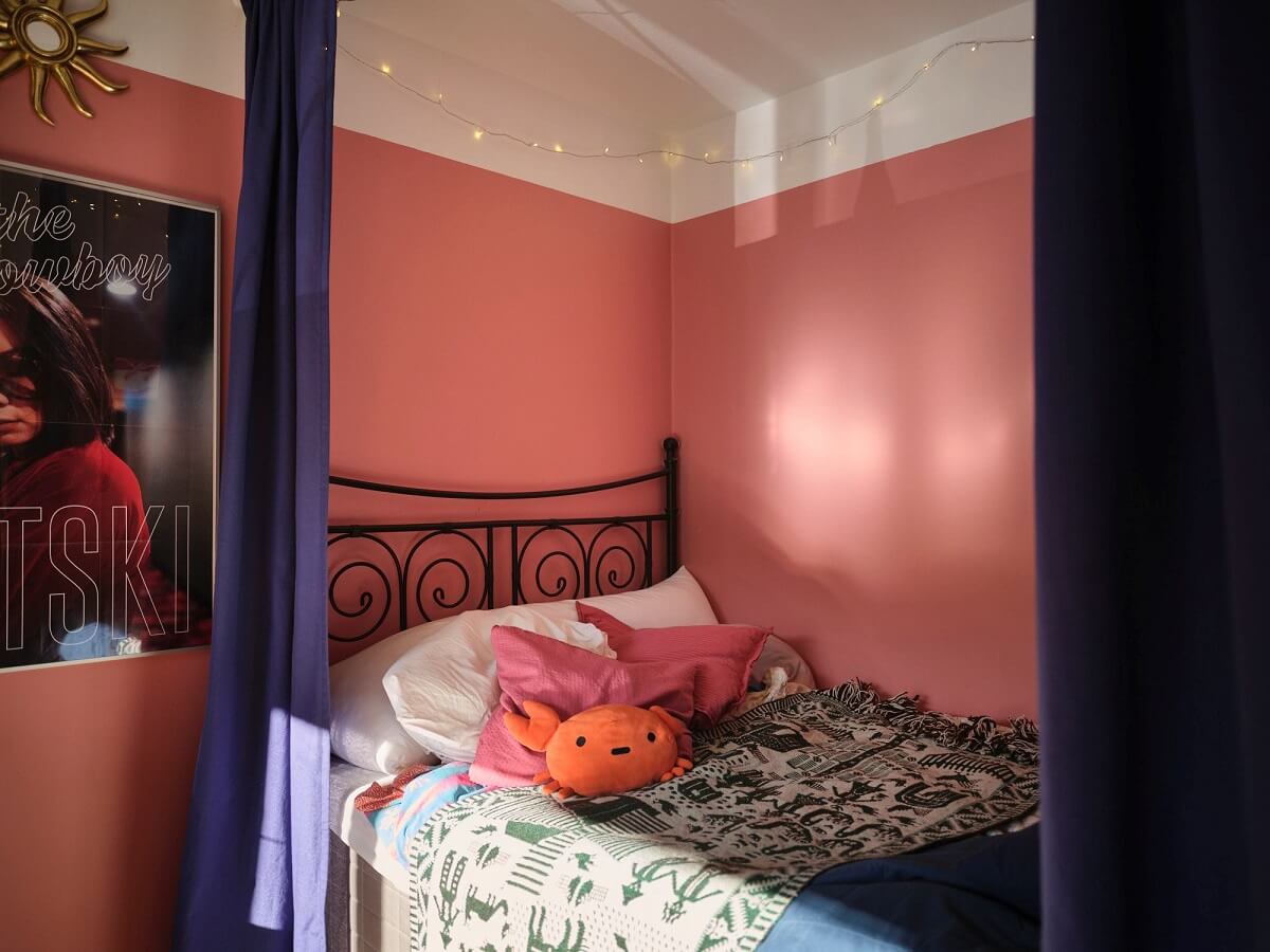A Bold Pink Studio Apartment with a Light Yellow Kitchen 6 pink studio bed niche