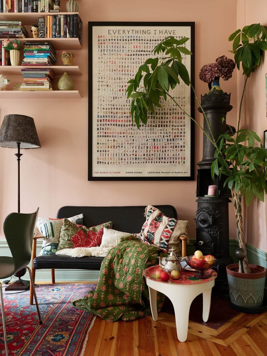 Pink and Green Rooms and Charming Wallpapers in a Family Apartment 12 pink walls seating space social kitchen room nordroom