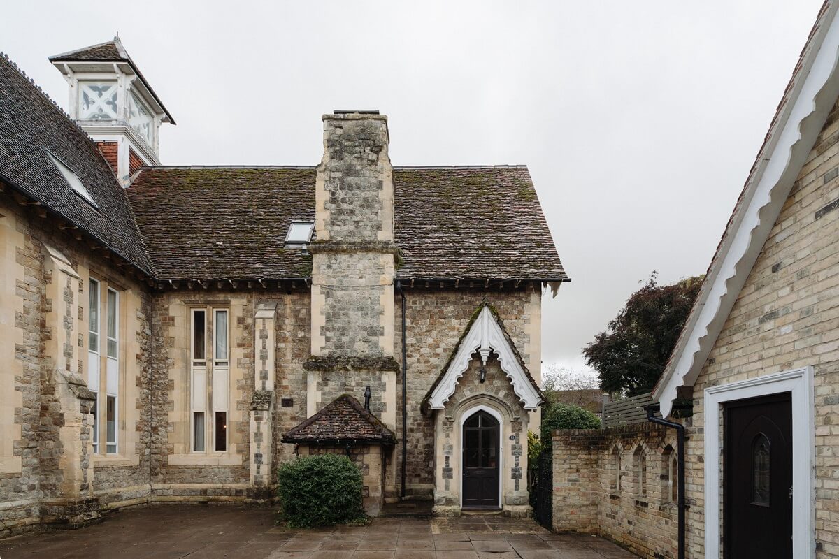 A Colorful Gothic-Style School Conversion in England 23 school conversion A Colorful Gothic-Style School Conversion in England