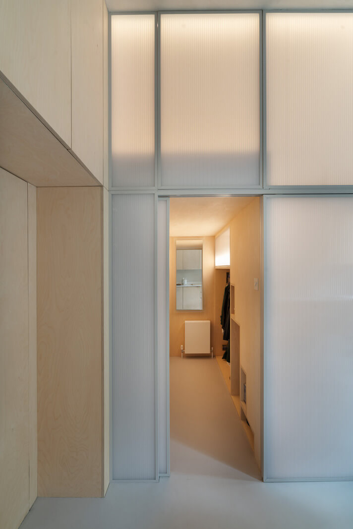 An Award-Winning Shoji-Inspired Loft Apartment in London 10 sliding door
