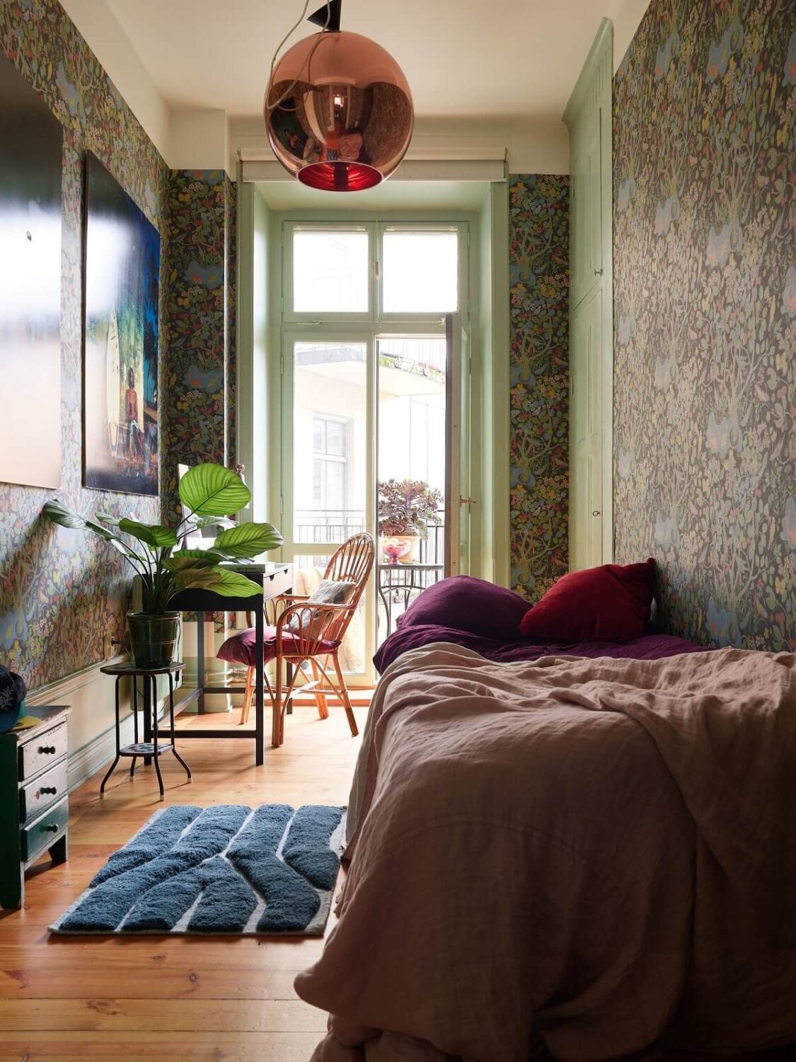 Pink and Green Rooms and Charming Wallpapers in a Family Apartment 33 small bedroom with Svenskt Tenn's Paradise wallpaper