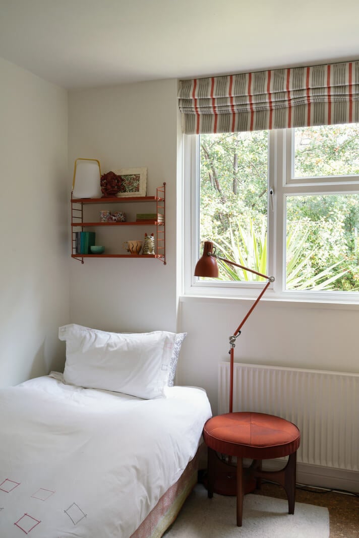 A Beautiful Mid-Century House in London 16 small light single bedroom