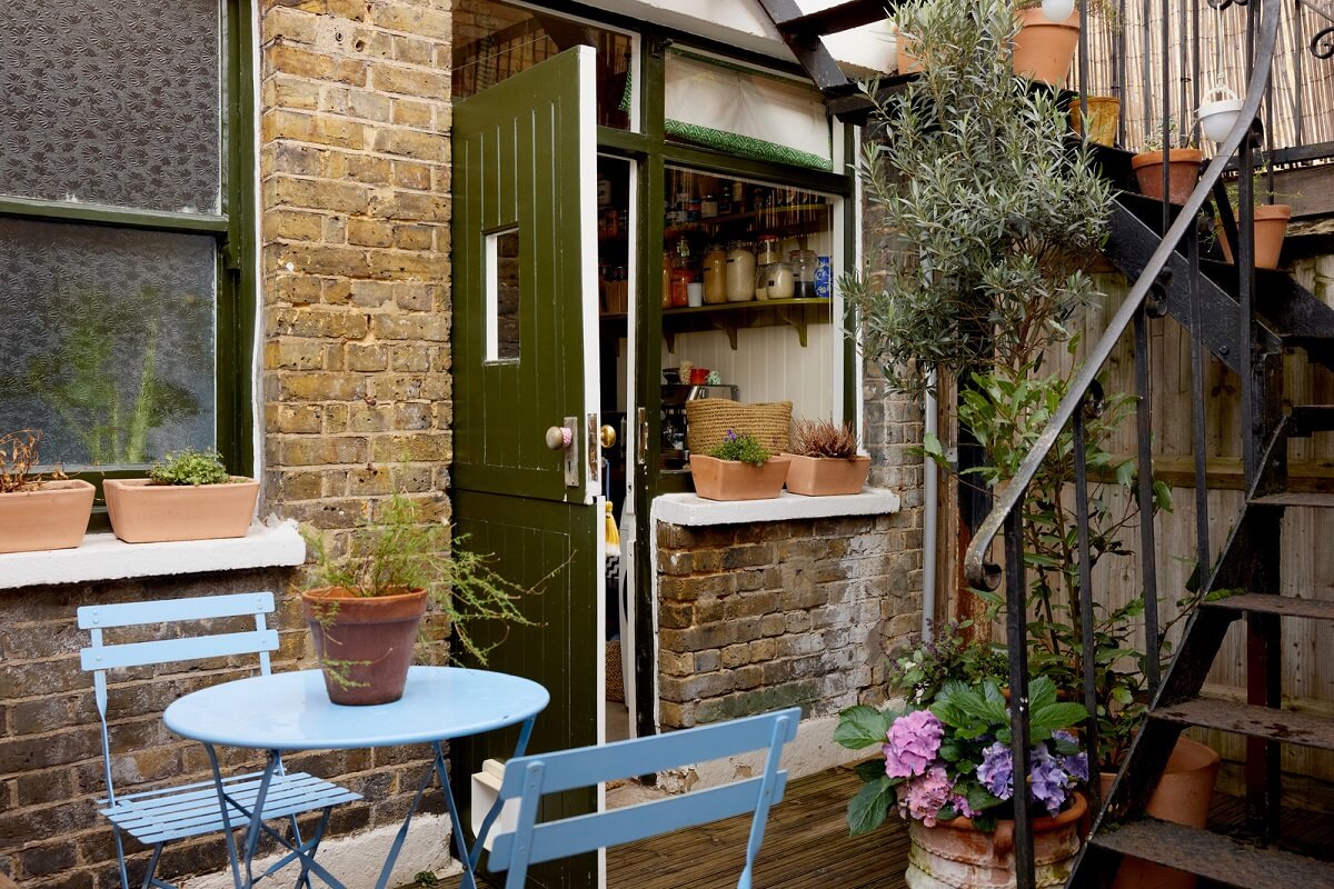 A Beautiful Color Palette in a Victorian London Apartment 17 small outdoor space blue bistro seating