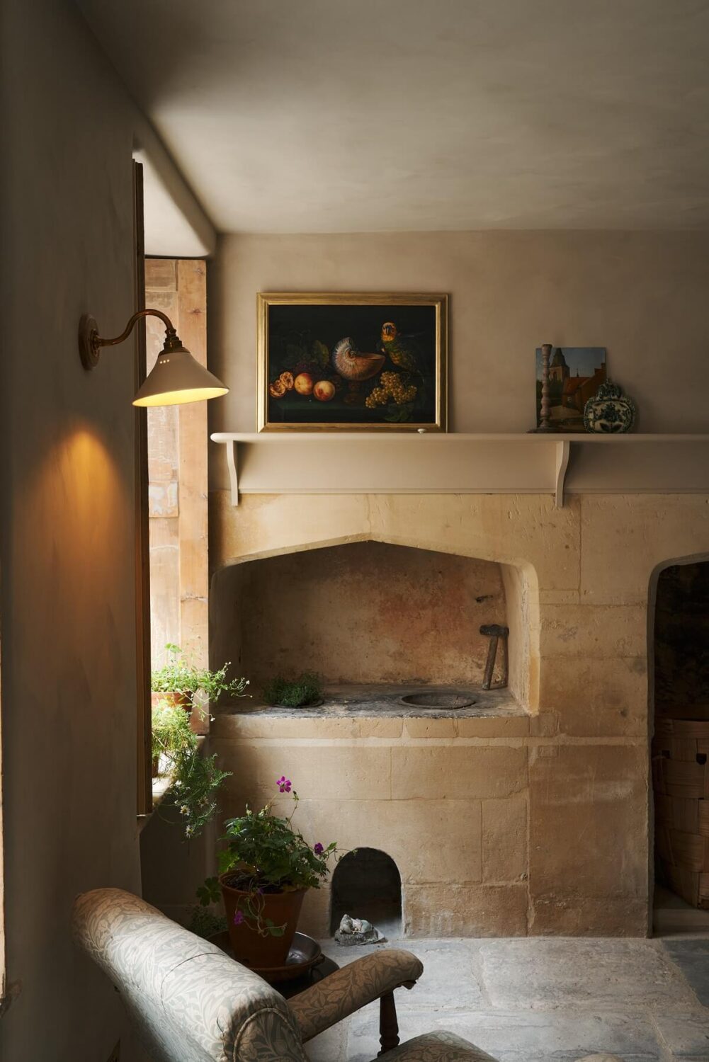 Historic Character in a Georgian Townhouse Basement Kitchen in Bath 10 15.TheClassicEnglishKitchen deVOL LOW RES Historic Character in a Georgian Townhouse Basement Kitchen in Bath