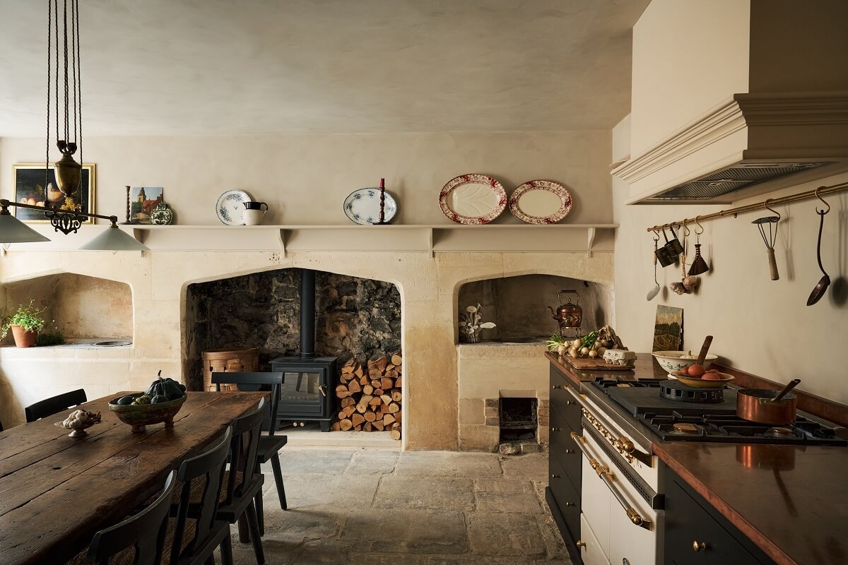 Best of 2024: Kitchens 14 17.TheClassicEnglishKitchen deVOL LOW RES Best of 2024: Kitchens