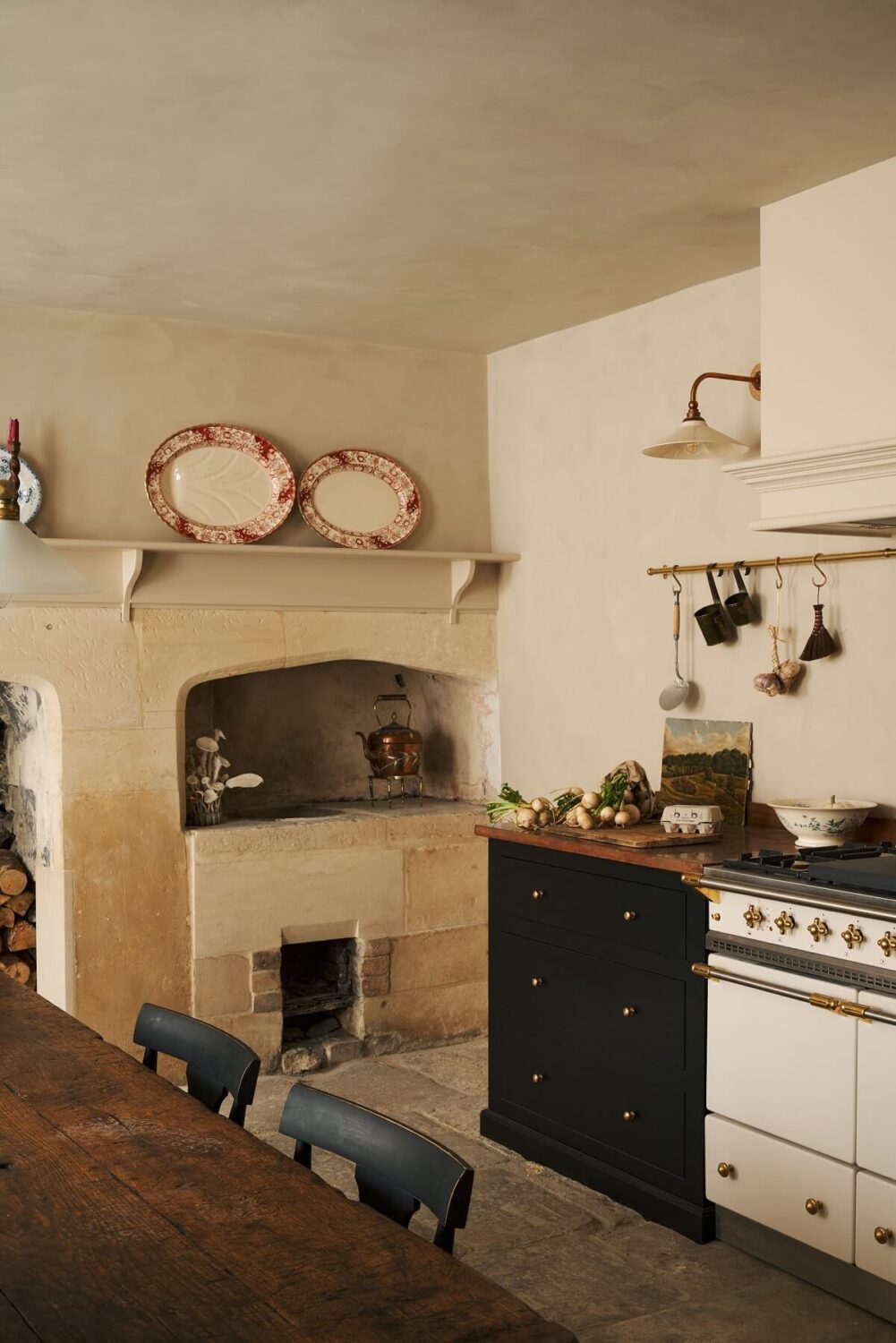 Historic Character in a Georgian Townhouse Basement Kitchen in Bath 12 18.TheClassicEnglishKitchen deVOL LOW RES Historic Character in a Georgian Townhouse Basement Kitchen in Bath