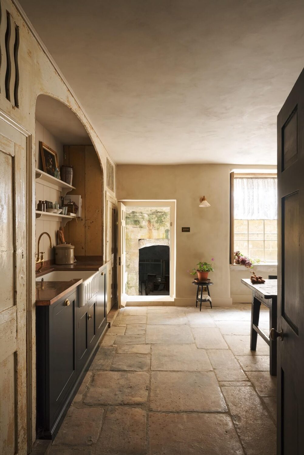 Historic Character in a Georgian Townhouse Basement Kitchen in Bath 13 19.TheClassicEnglishKitchen deVOL LOW RES Historic Character in a Georgian Townhouse Basement Kitchen in Bath