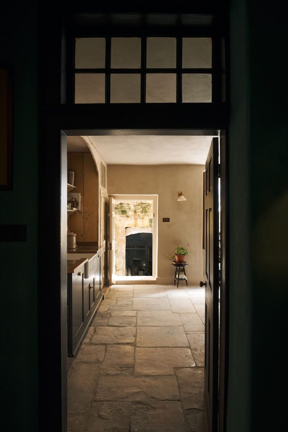 Historic Character in a Georgian Townhouse Basement Kitchen in Bath 15 20.TheClassicEnglishKitchen deVOL LOW RES Historic Character in a Georgian Townhouse Basement Kitchen in Bath