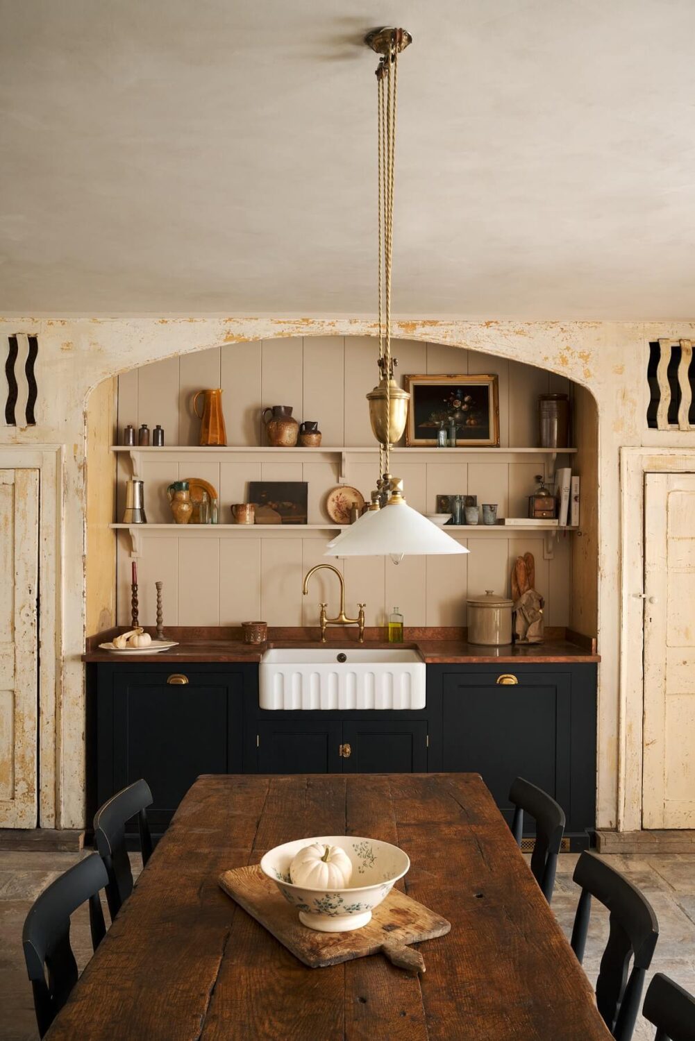 Historic Character in a Georgian Townhouse Basement Kitchen in Bath 2 3.TheClassicEnglishKitchen deVOL LOW RES Historic Character in a Georgian Townhouse Basement Kitchen in Bath
