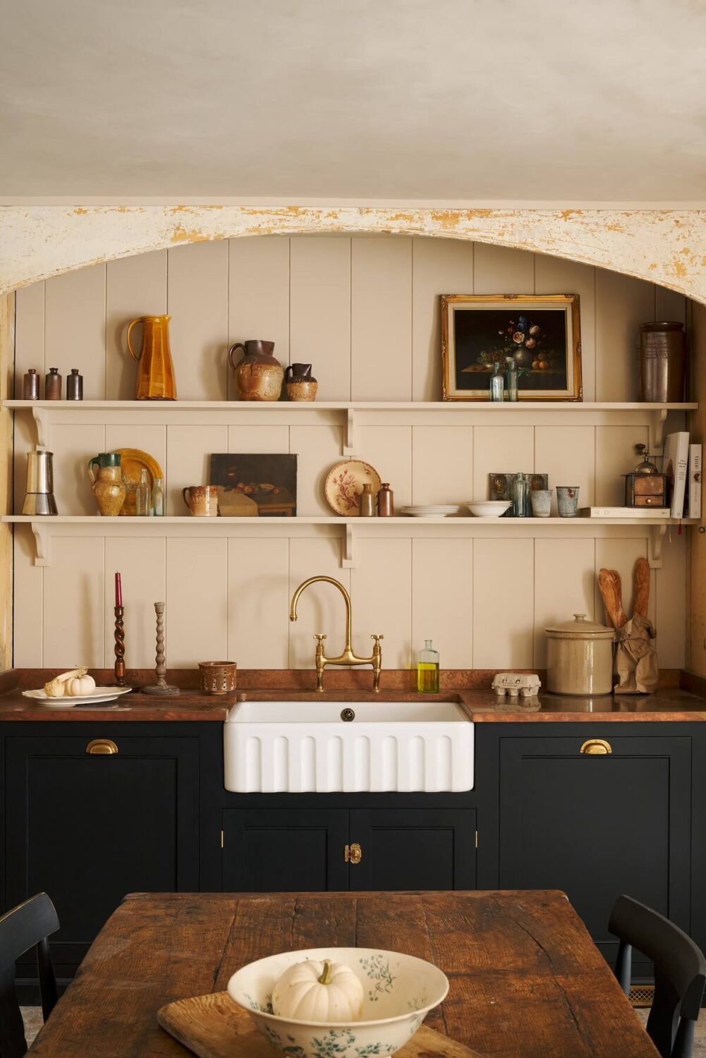 Historic Character in a Georgian Townhouse Basement Kitchen in Bath 3 4.TheClassicEnglishKitchen deVOL LOW RES Historic Character in a Georgian Townhouse Basement Kitchen in Bath