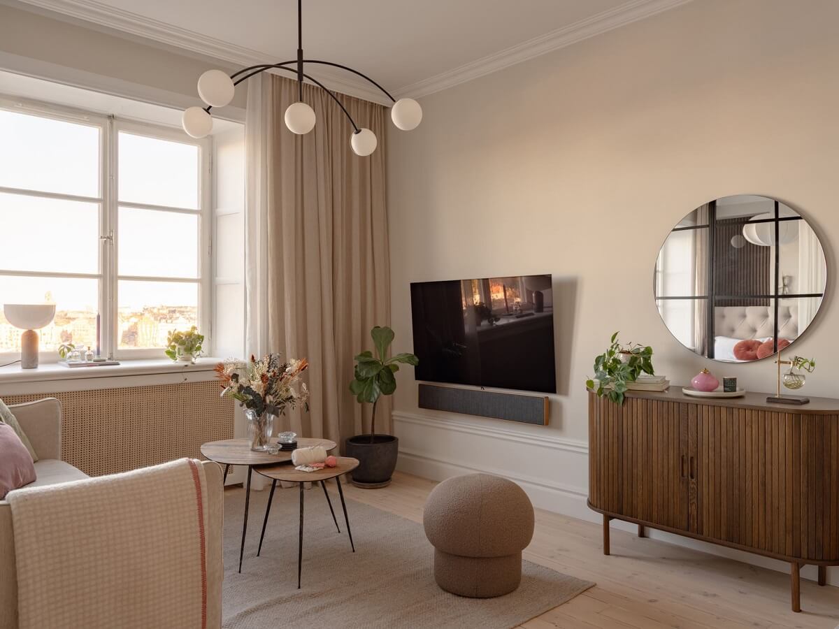 A Small and Serene Apartment with an Industrial Glass Bedroom 8 MED23D3294D7CEF4D518AC6434D352B4DA8 20241108090848 w2200 q80 A Small and Serene Apartment with an Industrial Glass Bedroom