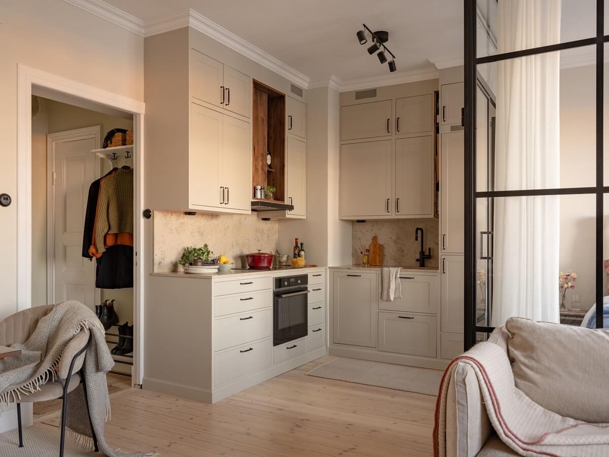 A Small and Serene Apartment with an Industrial Glass Bedroom 11 MEDBC05E9B9D43B4E76997E9B7389D23B90 20241108090848 w2200 q80 A Small and Serene Apartment with an Industrial Glass Bedroom