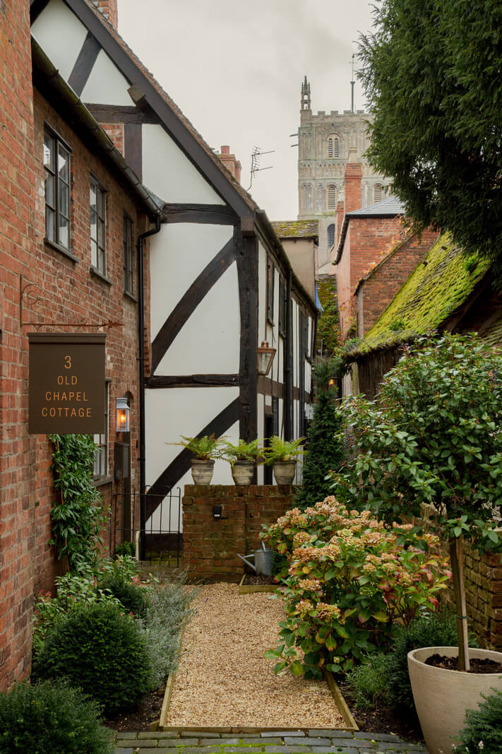Contemporary Light Interiors in a 19th-Century English Cottage 19 a0OP6000003OadQMAS N58 webres Contemporary Light Interiors in a 19th-Century English Cottage