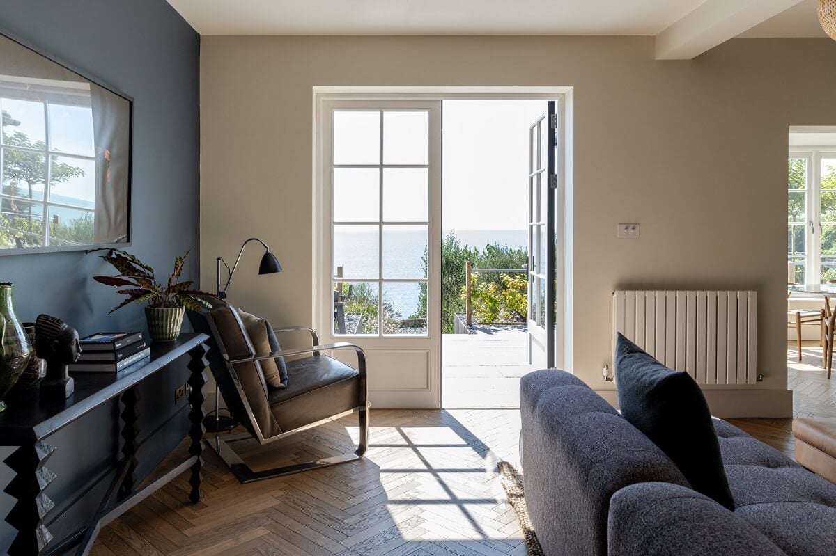 A Grand Victorian House with Modern Interiors and Channel Views 5 a0OP6000003gs3tMAA N54 webres A Grand Victorian House with Modern Interiors and Channel Views