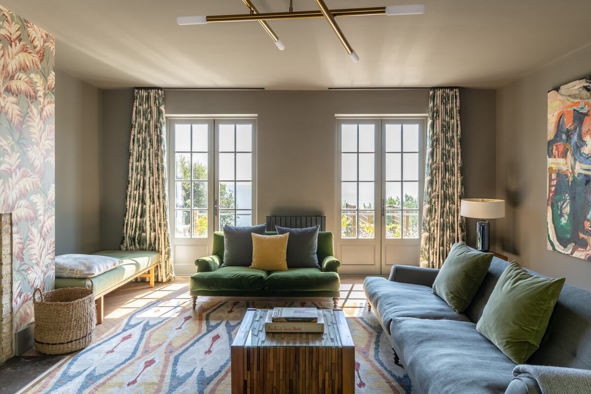 A Grand Victorian House with Modern Interiors and Channel Views 9 a0OP6000003gs3tMAA N63 webres A Grand Victorian House with Modern Interiors and Channel Views